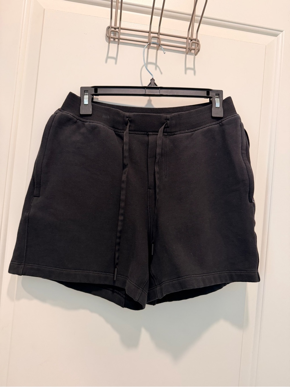 Lululemon Scuba High-Rise
Short 5" Black Size S